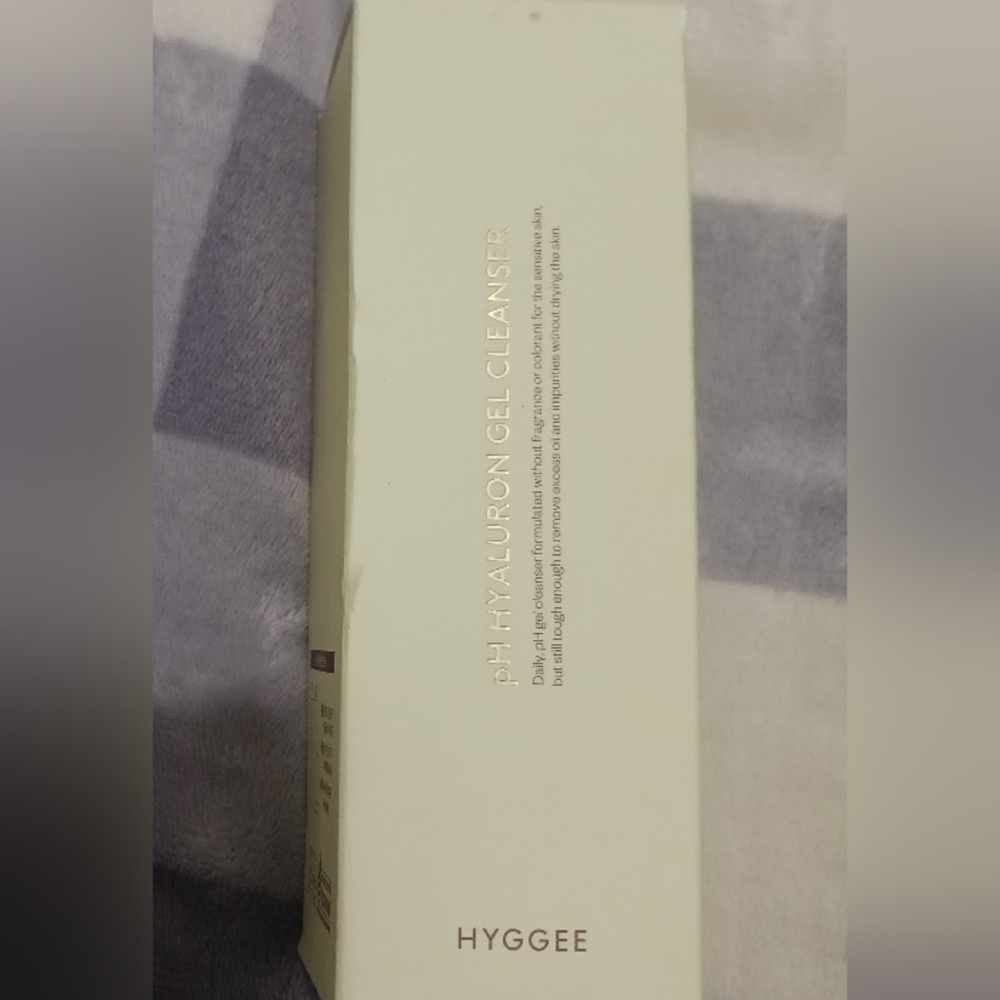 Hyggee pH hyaluron gel cleanser 6.76 oz (200mL)